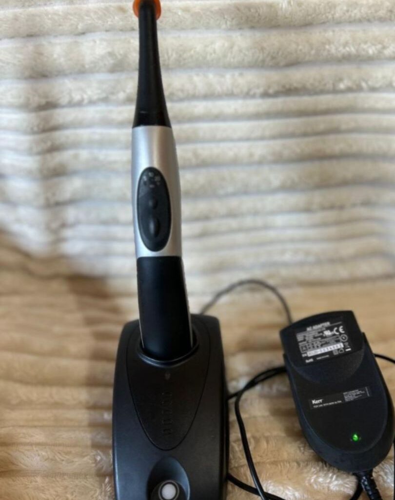 Lampe LED Dentaire Kerr Demi Plus – État Neuf
