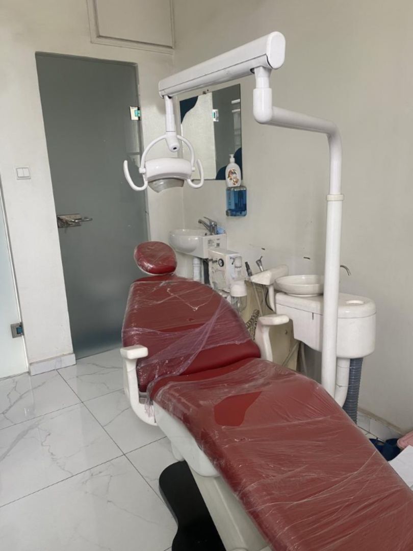 Fauteuil dentaire Gnatus fonctionnel en bon état